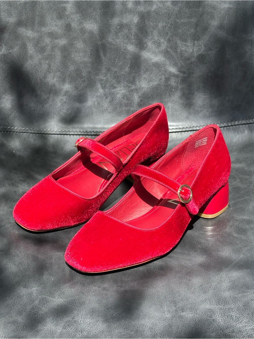 Deltan Red Velvet Mary Jane Block Heel Pumps 6.5 - Picture 2 of 7